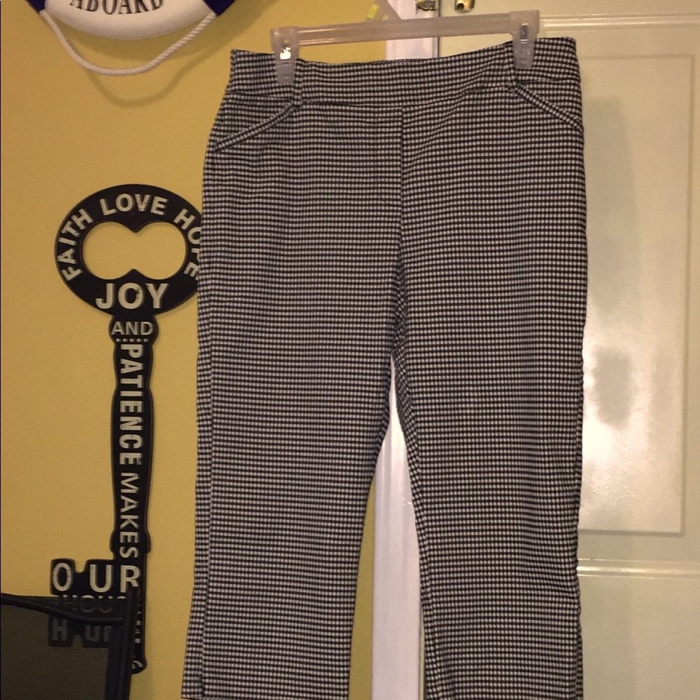 Stylish cropped pants 👖